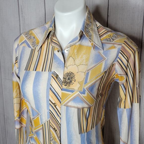 Vintage 70s Longtail H Bar C Pearl Snap Floral Butterful Dagger Collar Top - Picture 2 of 6